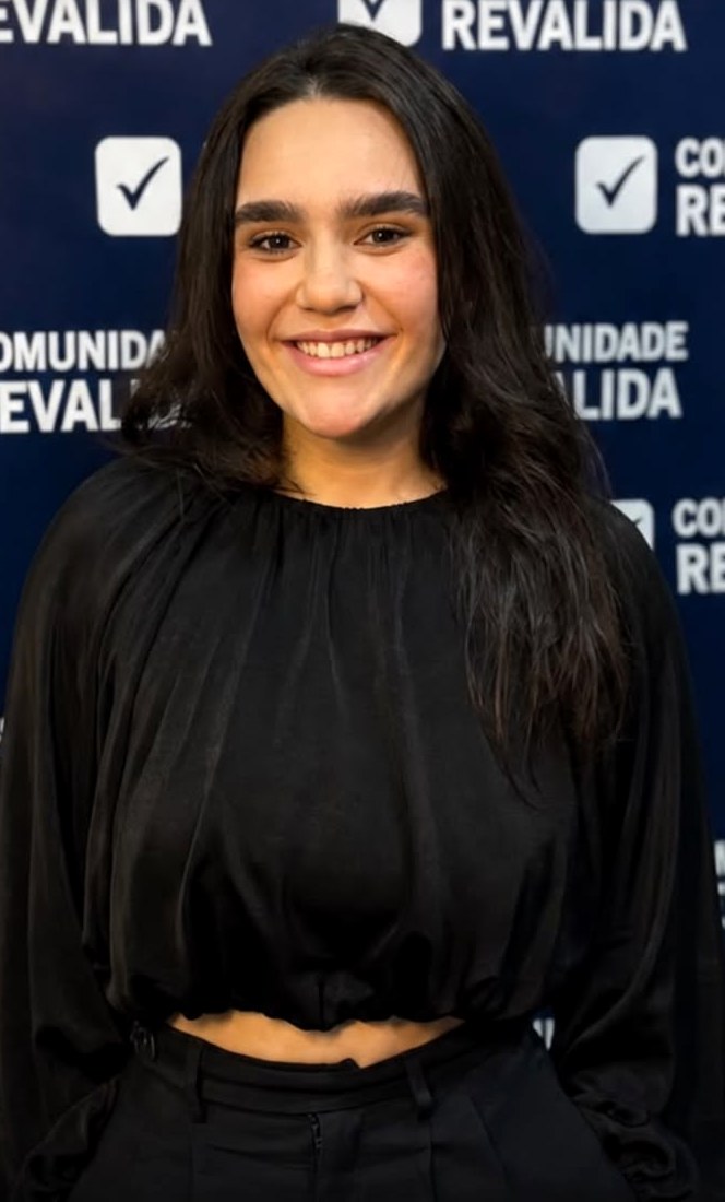 Foto da Dra. Luana Vitória na Comunidade Revalida
